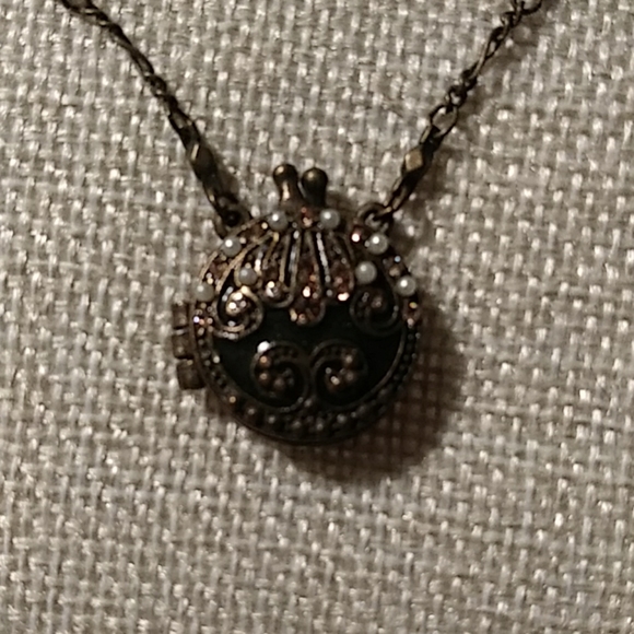 Vintage Adjustable Magnetic Locket - Picture 2 of 3